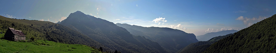Alla Baita Baciamorti (1453 m) vista in Venturosa, Cancervo e Valle Asinina